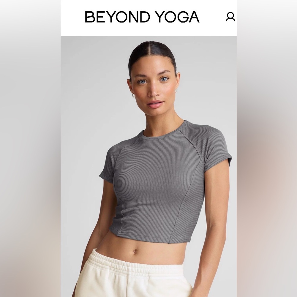 Beyond Yoga - Silhouette Cropped Tee - Stone Gray / S